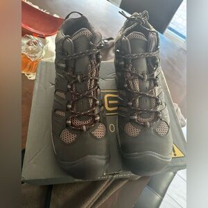 Keen steel toed boots